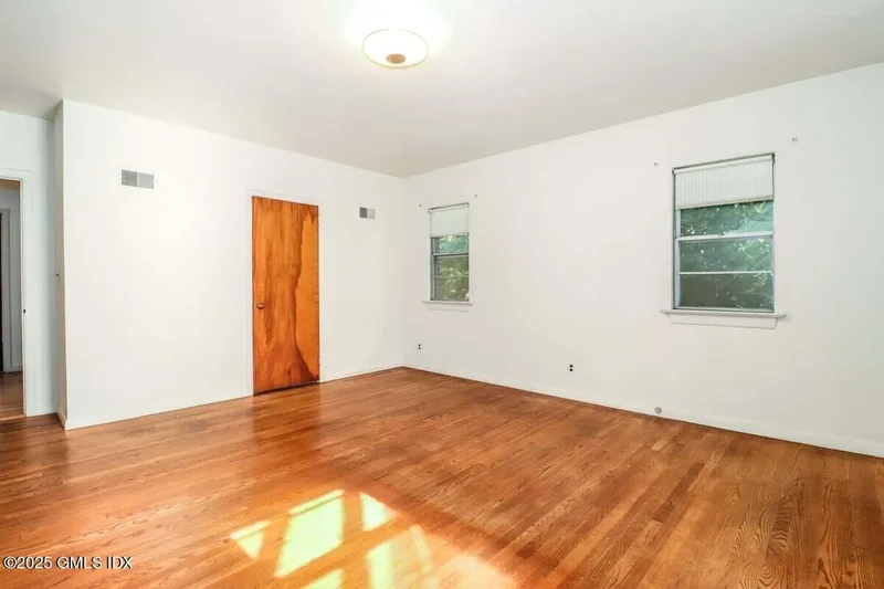 32 Locust Road, Greenwich, Connecticut, United States. - Photo 10