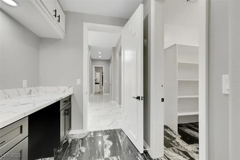 3860 Hildebrand Lane, Las Vegas, Nevada, United States. - Photo 16