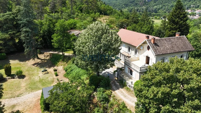 Maison - 11 pièces - 400 m² - Artemare 01510