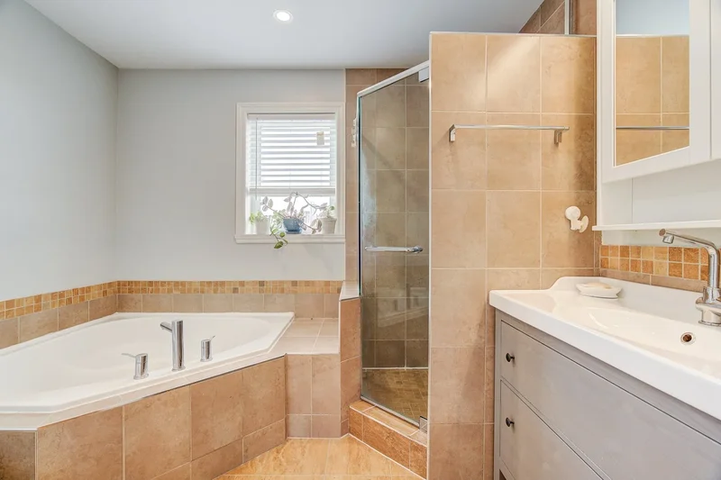 3118 Ch. de la Côte-de-Liesse, Mount Royal, Quebec, Canada. - Photo 20