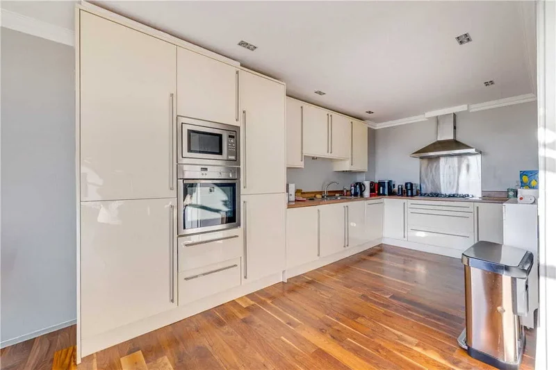 Clapham Common North Side, London SW4