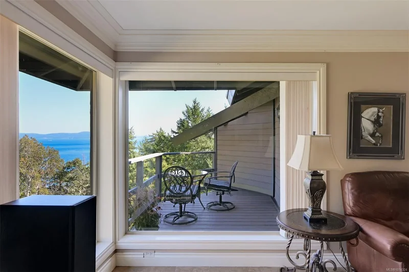 2807 Arbutus Rd, Saanich, British Columbia, Canada. - Photo 67