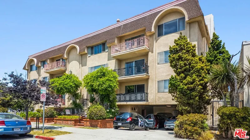 Residential Income in Santa Monica