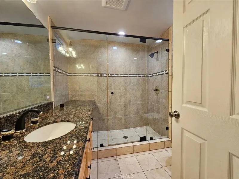 17530 Tuba Street, Los Angeles, California, United States. - Photo 28