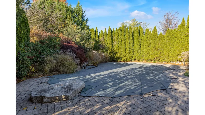 135 Elmwood Drive, Huntington Station, New York, United States. - Photo 11