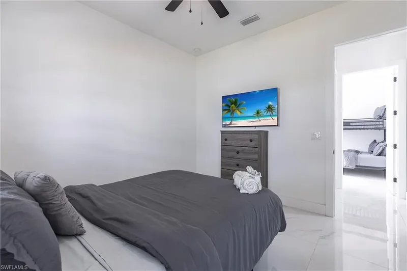1005 NE 9th TER, Cape Coral, Florida, United States. - Photo 21