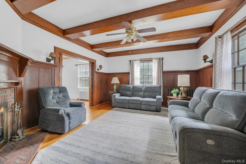 84 Nassau Boulevard, Garden City, New York, United States. - Photo 19