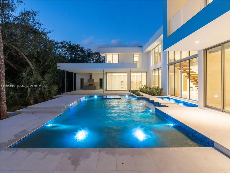 6720 SW 98th St, Coral Gables, Florida, United States. - Photo 14