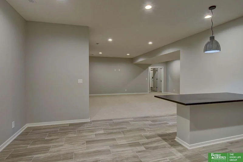21155 Hartman Avenue, Elkhorn, NE 68022, Omaha, Nebraska, United States. - Photo 35