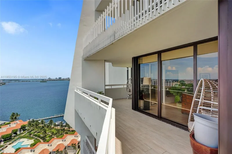 4000 Towerside Ter, Miami, Florida, United States. - Photo 12