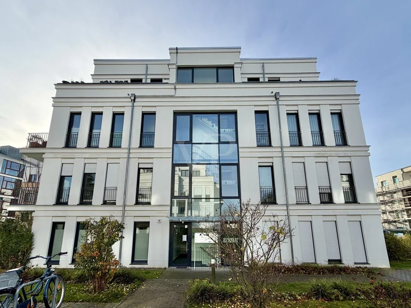 Waterfront Maisonette with Timeless Architectural Elegance