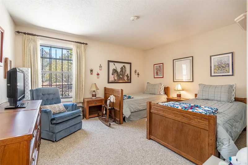 382 Calle Colina, Santa Fe, NM 87501, Santa Fe, New Mexico, United States. - Photo 25