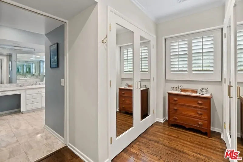 11051 Strathmore Drive 1, Los Angeles, California, United States. - Photo 27