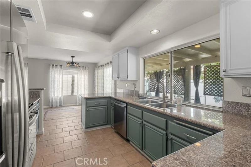 10162 Basalt, Mentone, California, United States. - Photo 8