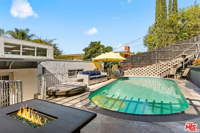 5154 Don Pio Drive, Los Angeles, California, United States. - Photo 17