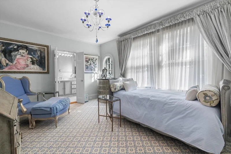 142 Crafts Road , Brookline, MA 02467, Brookline, Massachusetts, United States. - Photo 10