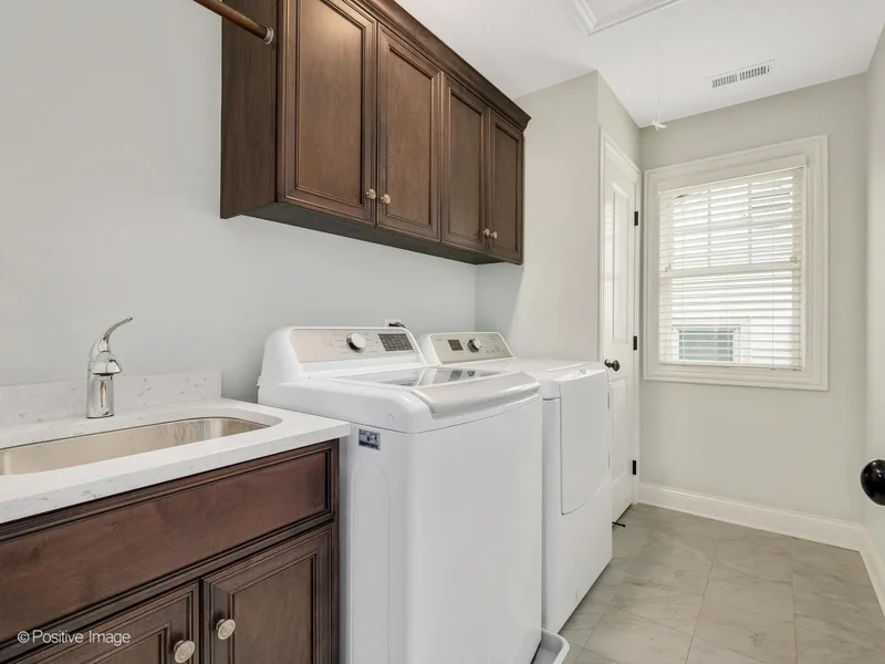 4 Oxford Avenue, Clarendon Hills, Illinois, United States. - Photo 25