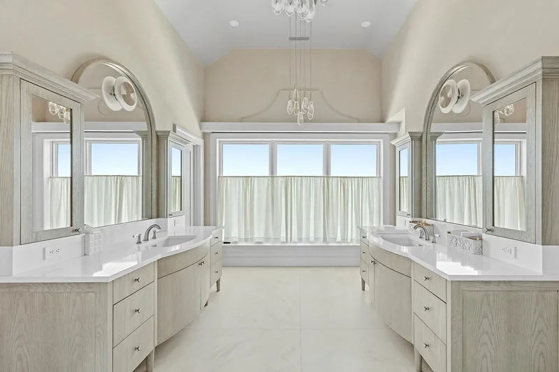 34 Westbridge Rd - Westhampton Beach, New York