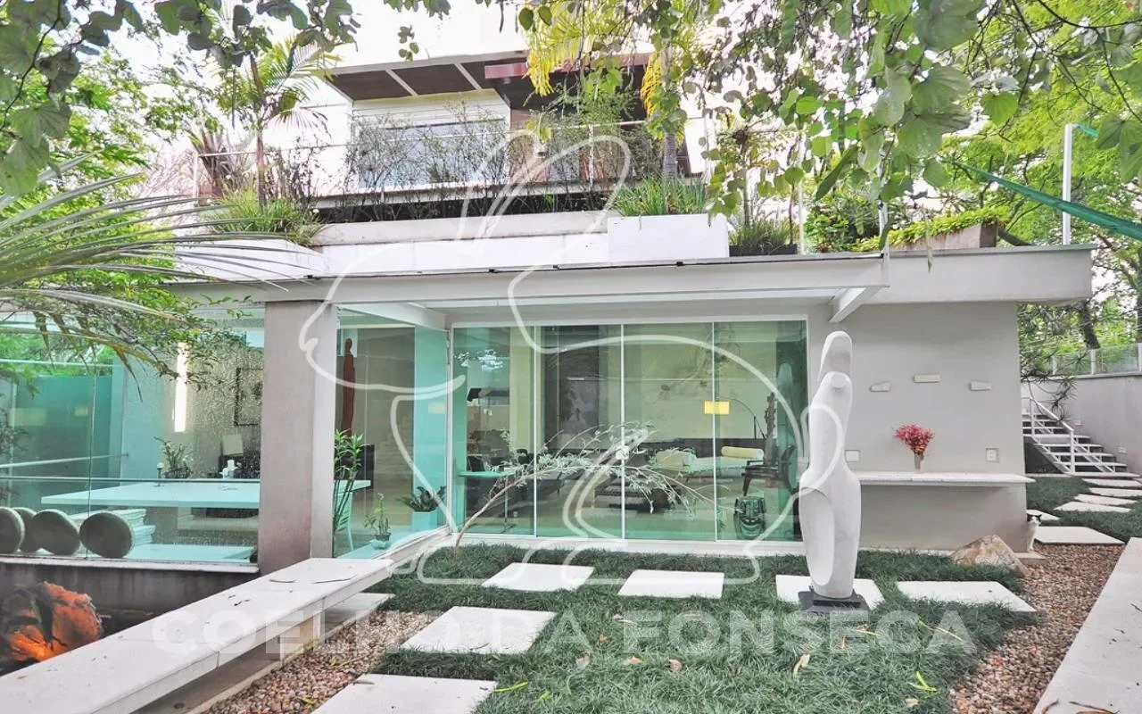 Exterior photo 4