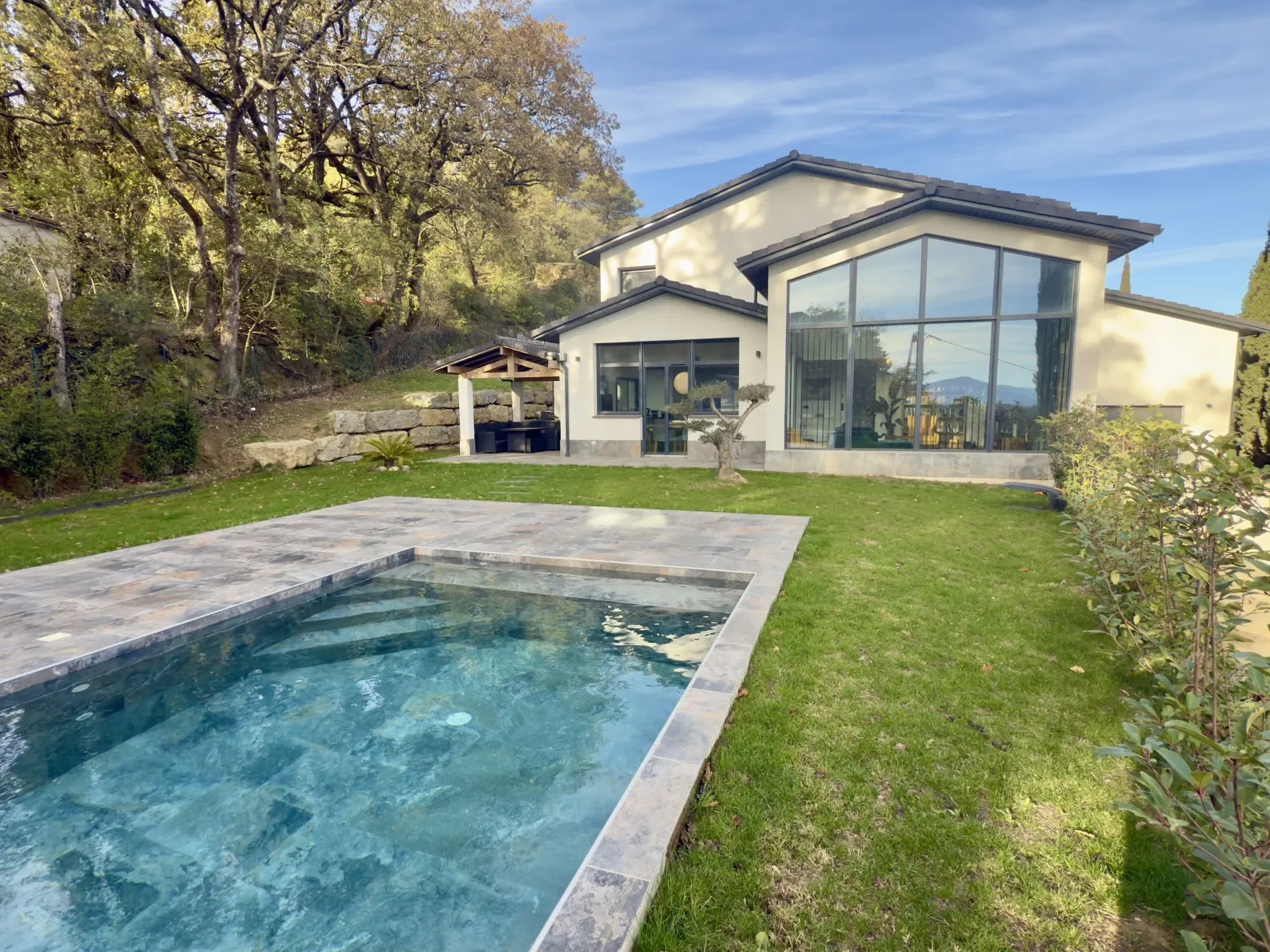 Exterior photo 8
