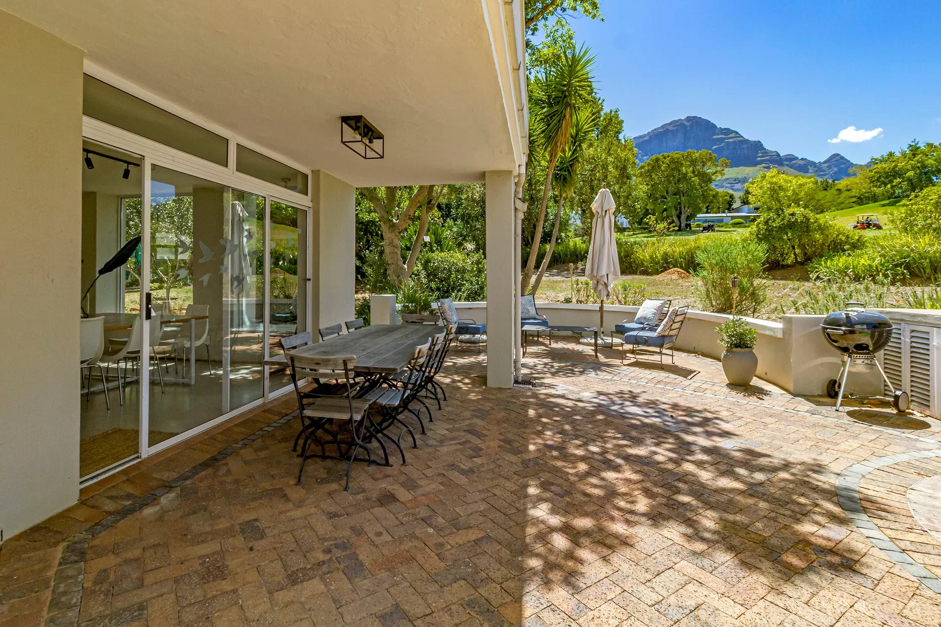 Exterior photo 9