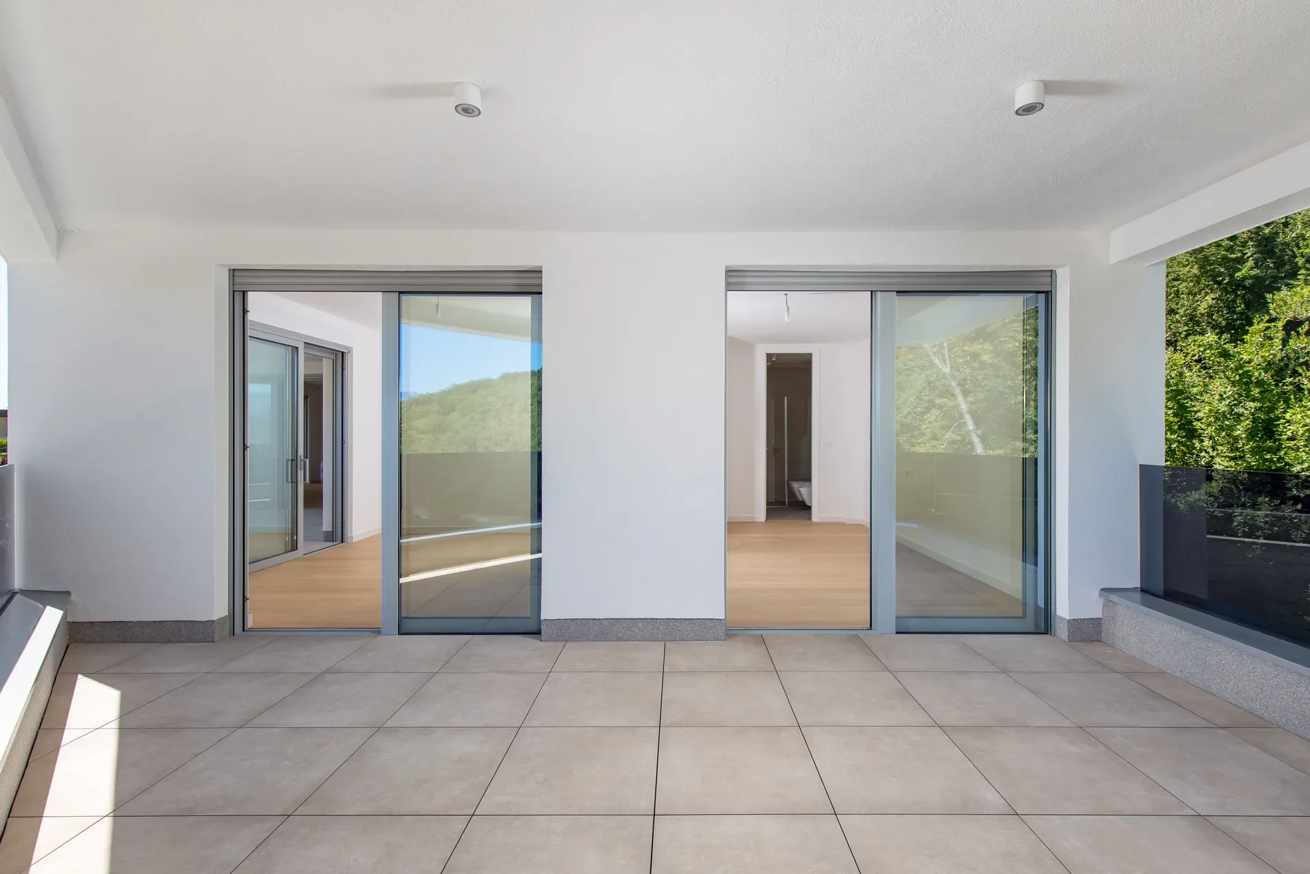 Exterior photo 6