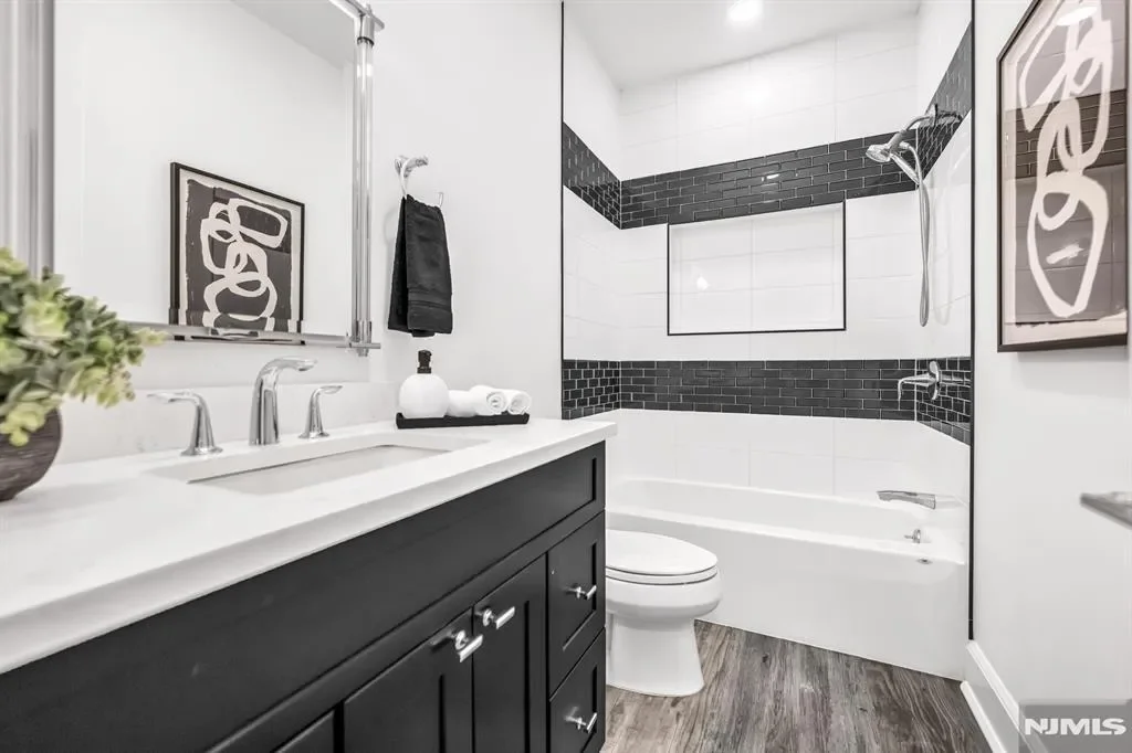 16 Gabriel Court #16, Paramus, New Jersey, United States. - Photo 21
