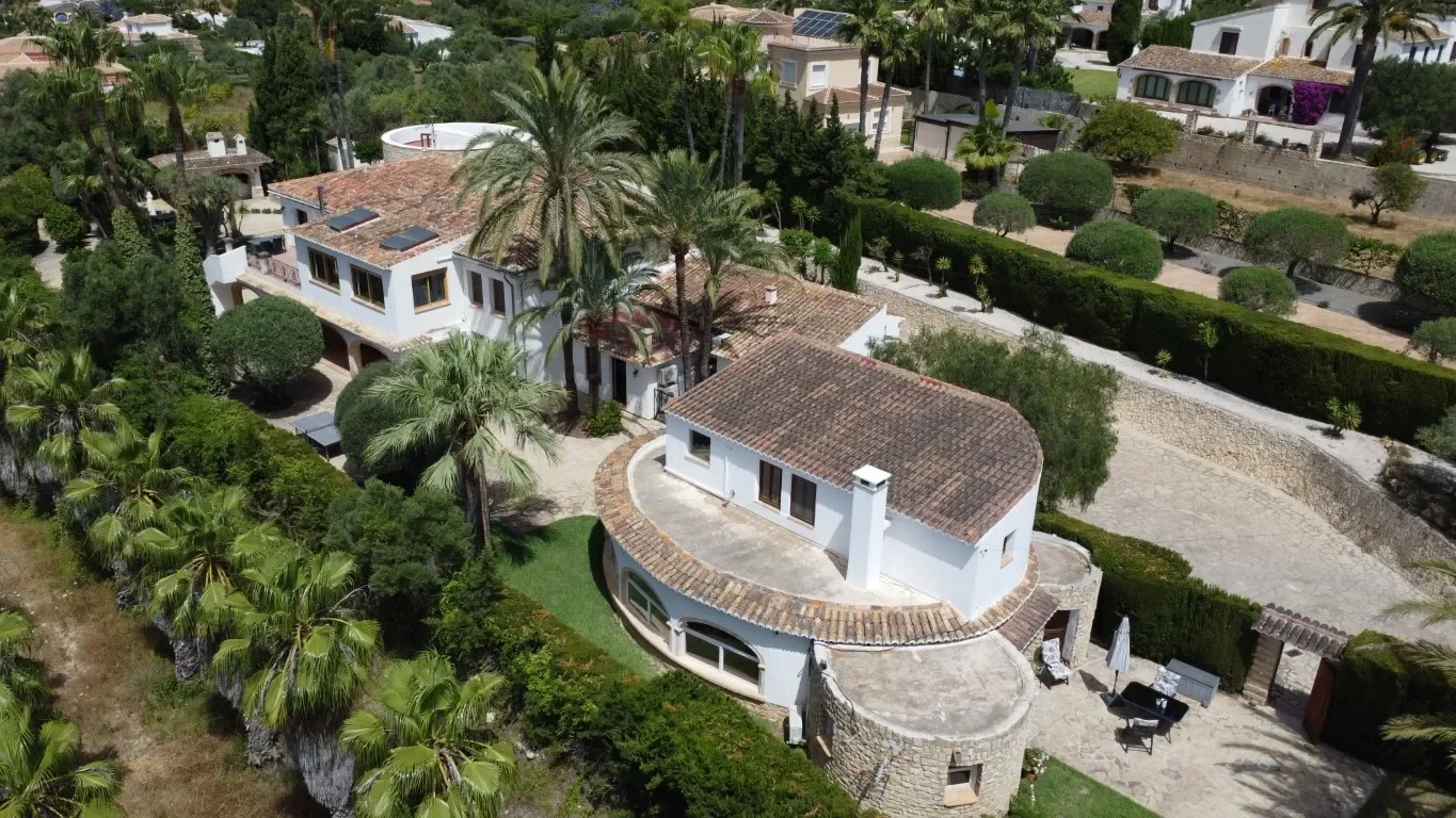 Exterior photo 3