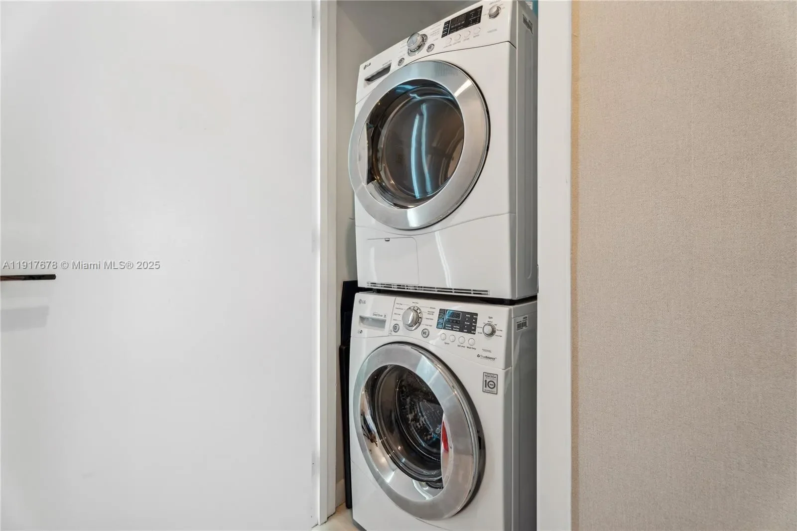 6799 Collins Ave 1602, Miami Beach, Florida, United States. - Photo 22