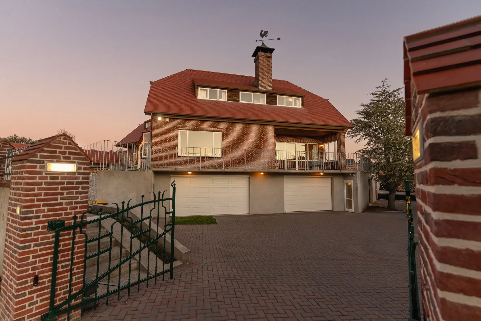 Exterior photo 3