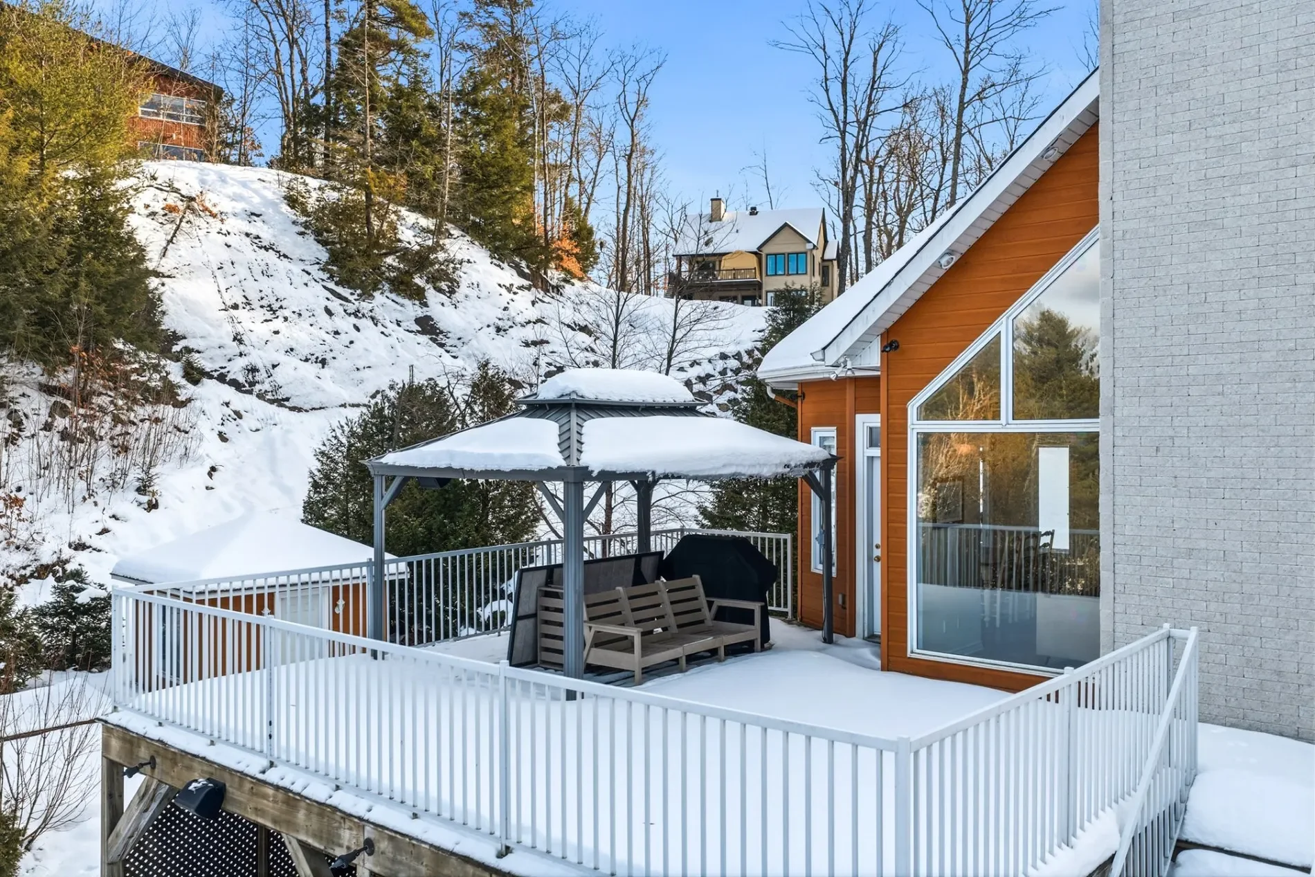 Exterior photo 6