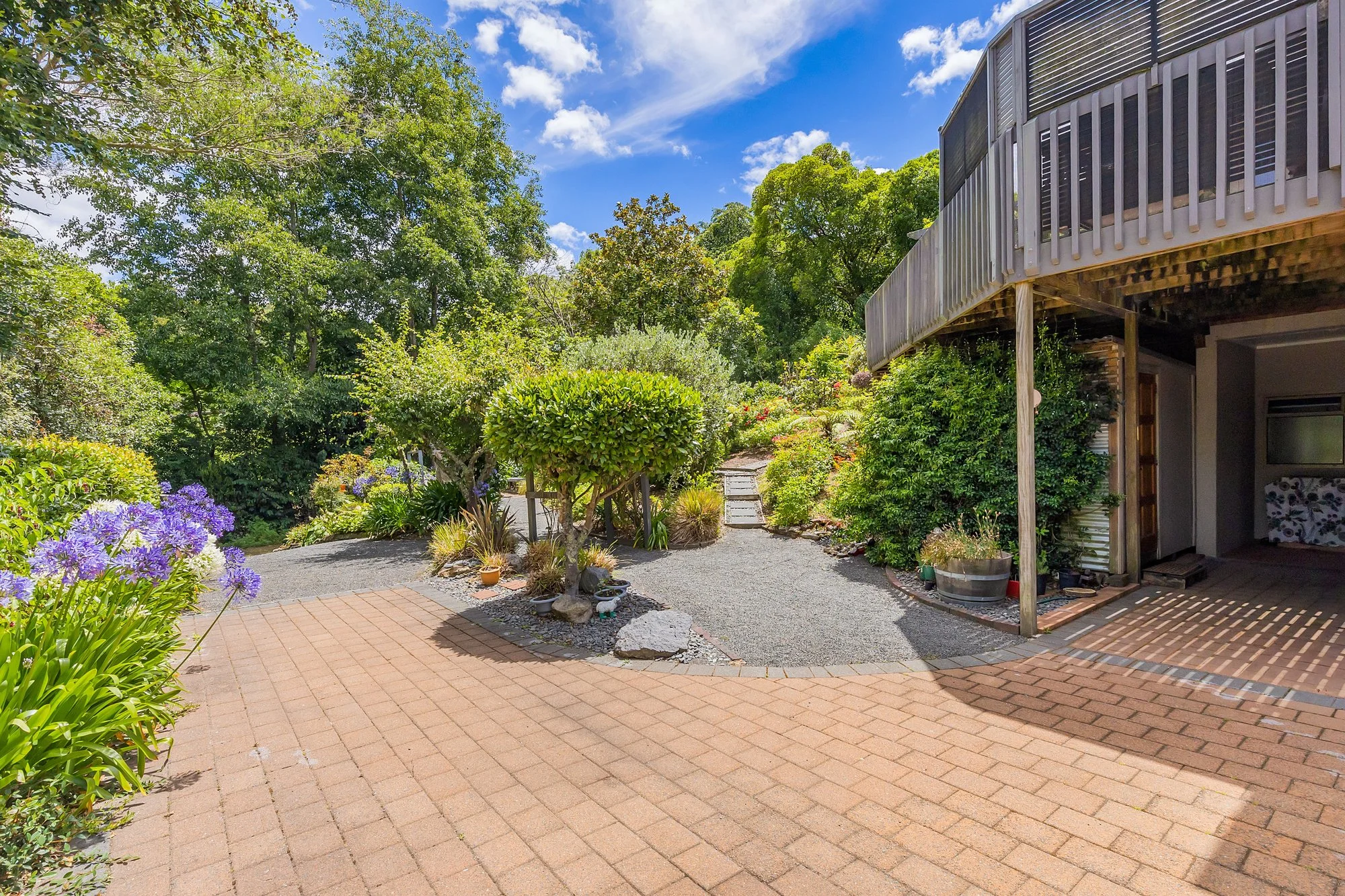 Exterior photo 7