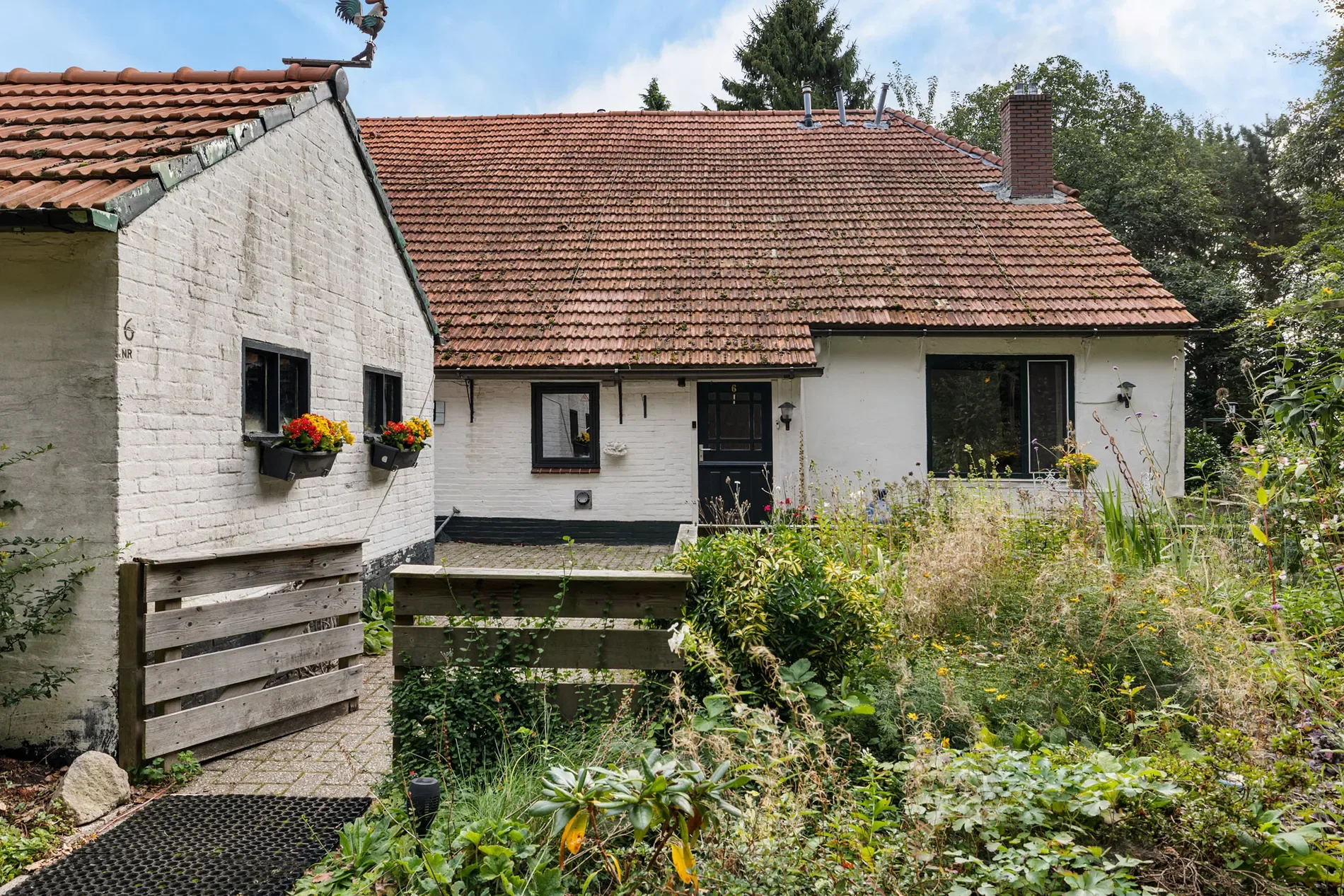 Exterior photo 7
