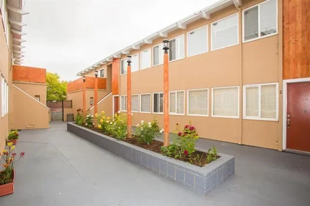 735 N Amphlett Boulevard, San Mateo, California, United States. - Photo 4