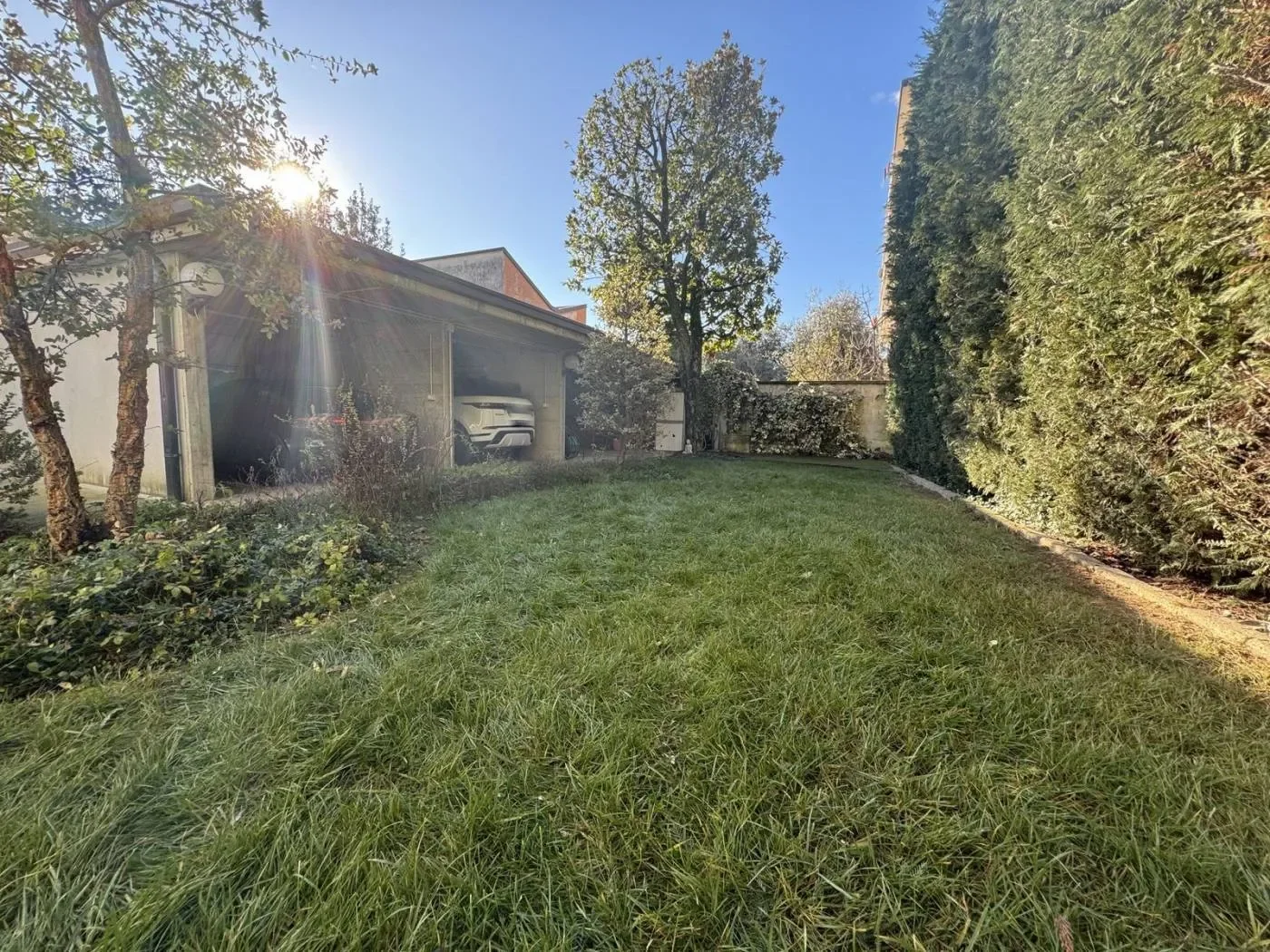 Exterior photo 8