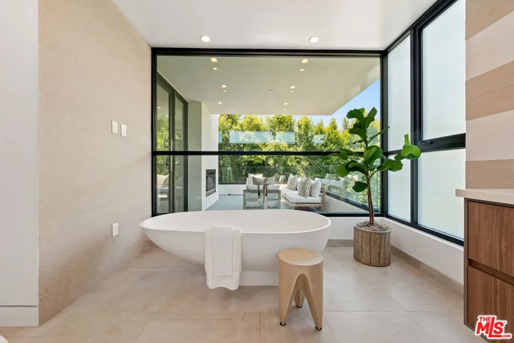 818 N Curson Avenue, Los Angeles, California, United States. - Photo 33