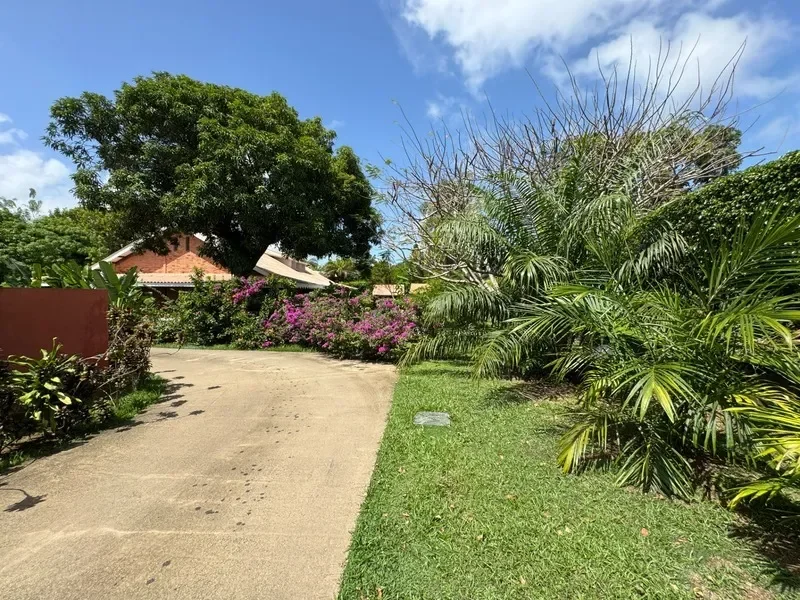 Exterior photo 9