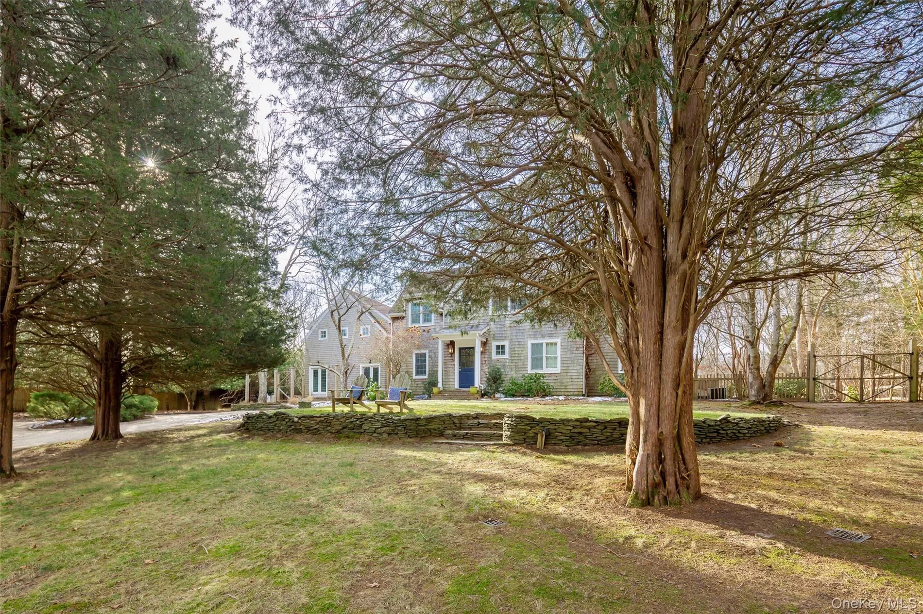 Exterior photo 3
