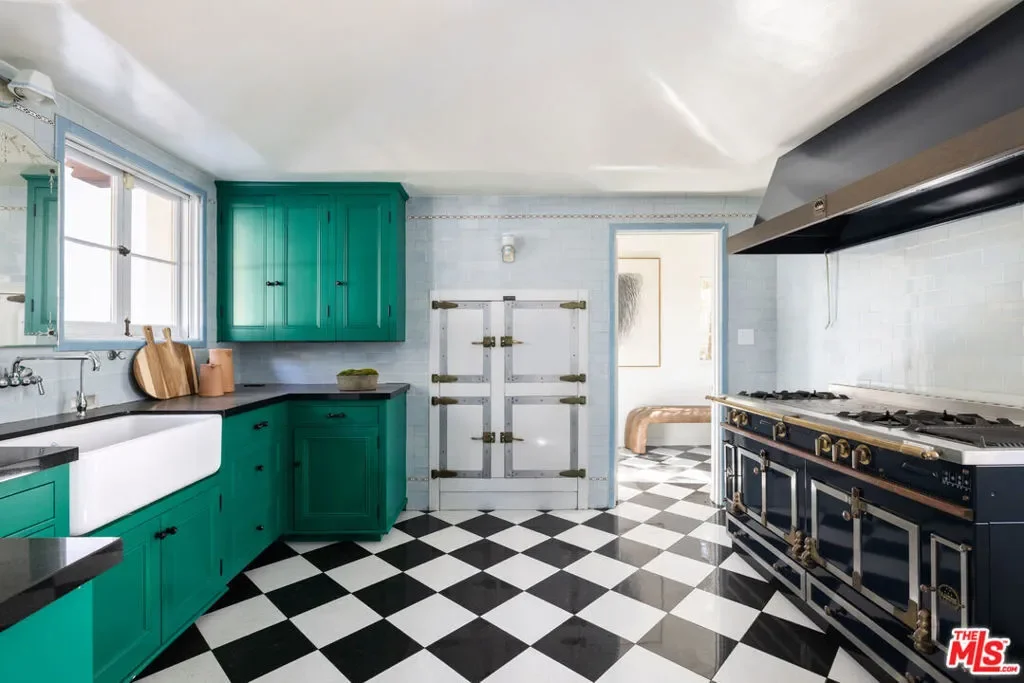 5470 Los Feliz Boulevard, Los Angeles, California, United States. - Photo 24
