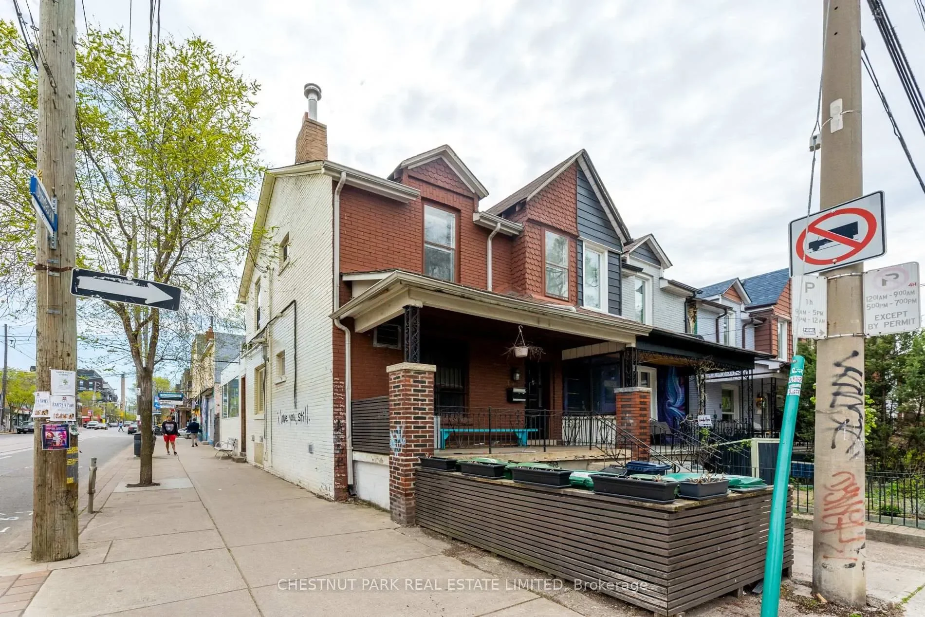 Exterior photo 2