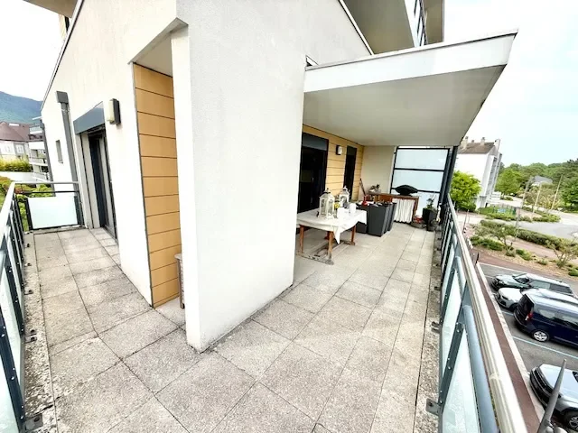 Exterior photo 2