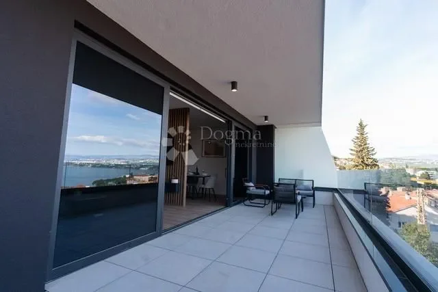 Exterior photo 1