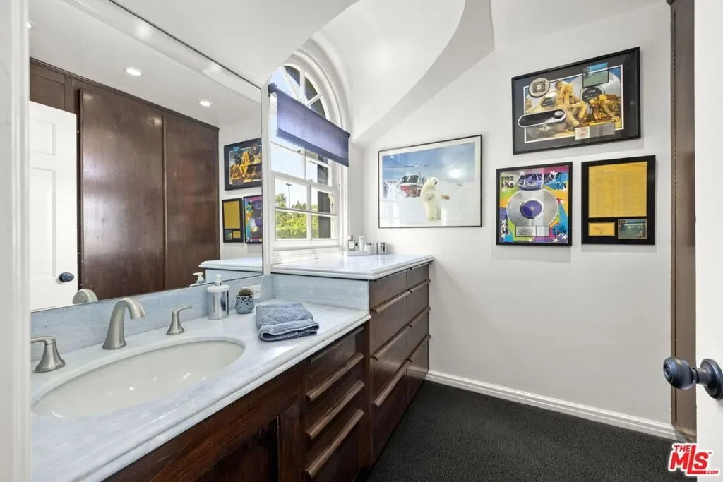 850 Birchwood Drive, Los Angeles, California, United States. - Photo 49
