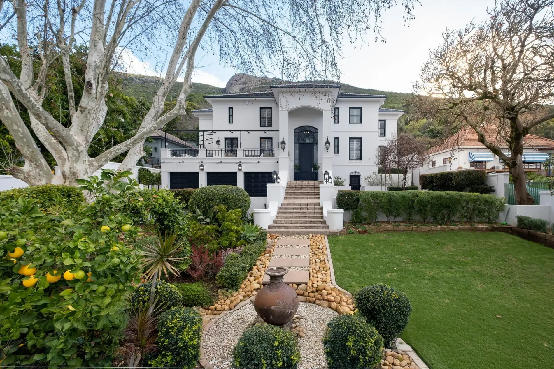 Exterior photo 9