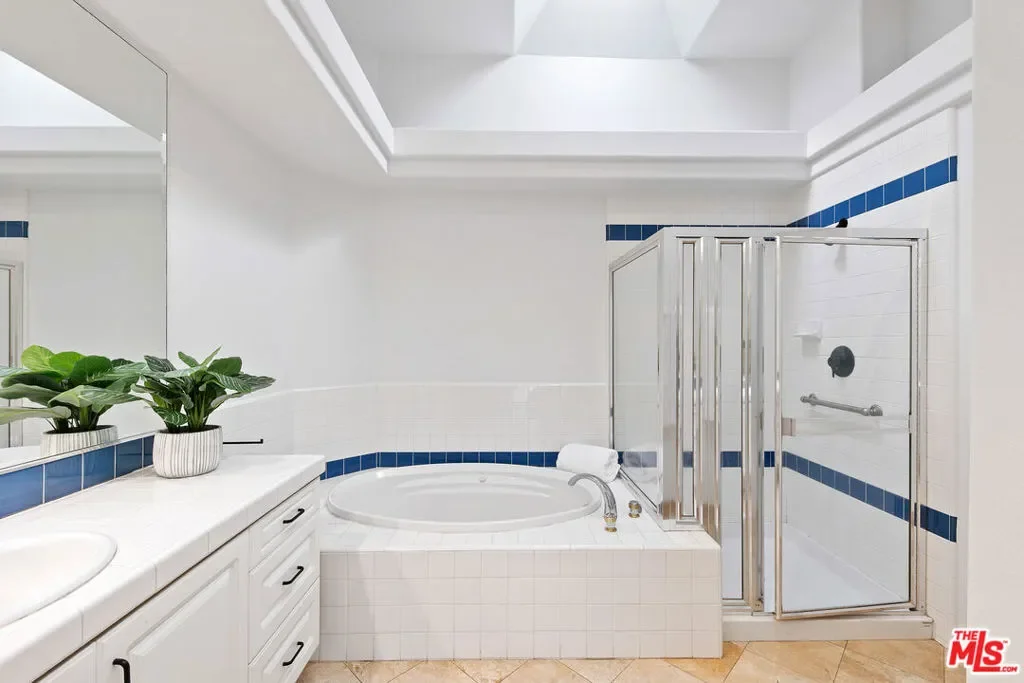 6477 Zuma View Place 125, Malibu, California, United States. - Photo 18