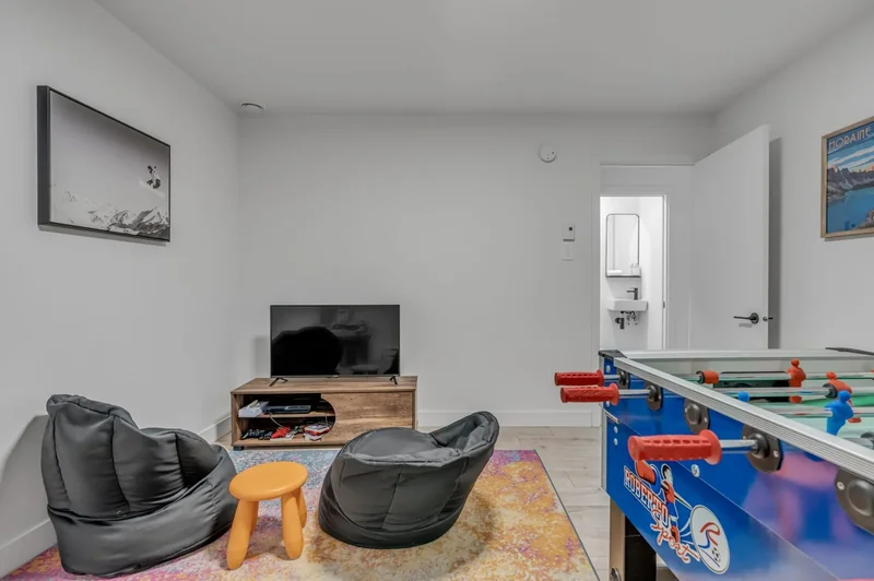 32 Rue du Minot-de-Pommes, Petite-Rivière-Saint-François, Quebec, Canada. - Photo 6