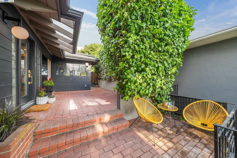 201 Amherst Ave, Berkeley, California, United States. - Photo 25