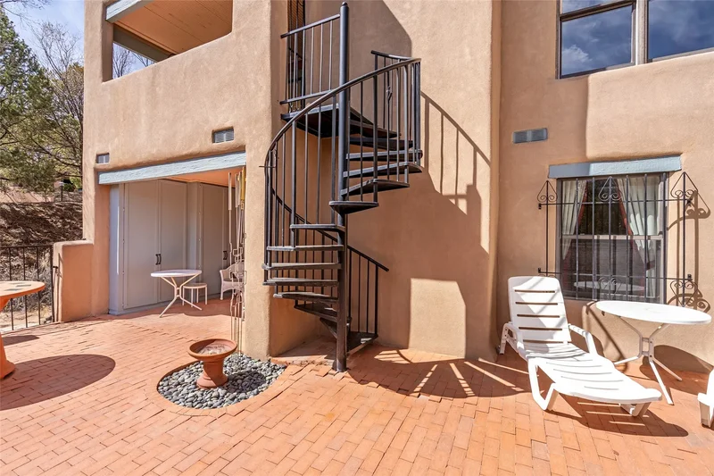 382 Calle Colina, Santa Fe, NM 87501, Santa Fe, New Mexico, United States. - Photo 21