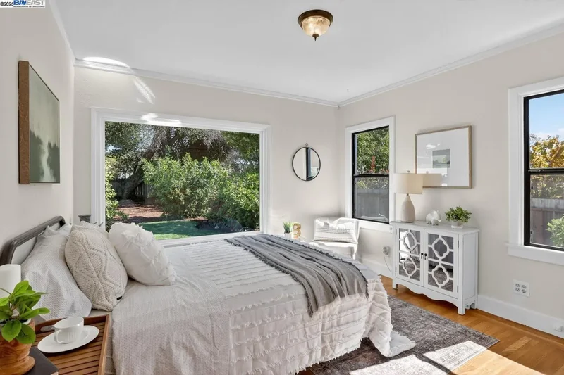 Single Family Residence in San Leandro