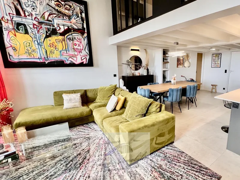 IN THE CITY CENTER 3-ROOM LOFT APARTMENT ON THE TOP FLOOR